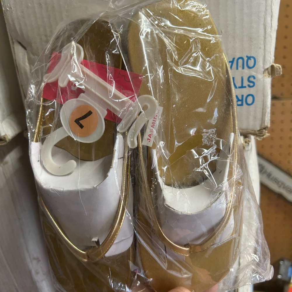 Sandals - Picture 3 of 15